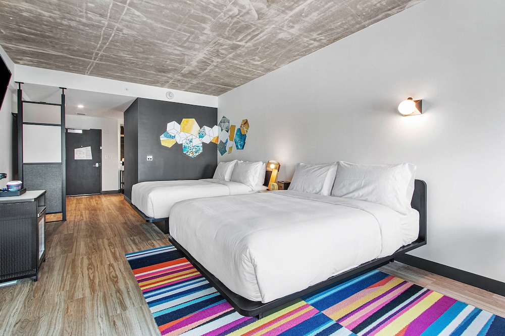 Aloft, 2 Queen Beds, City View