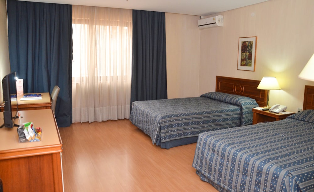 Hotel Embaixador 25/76