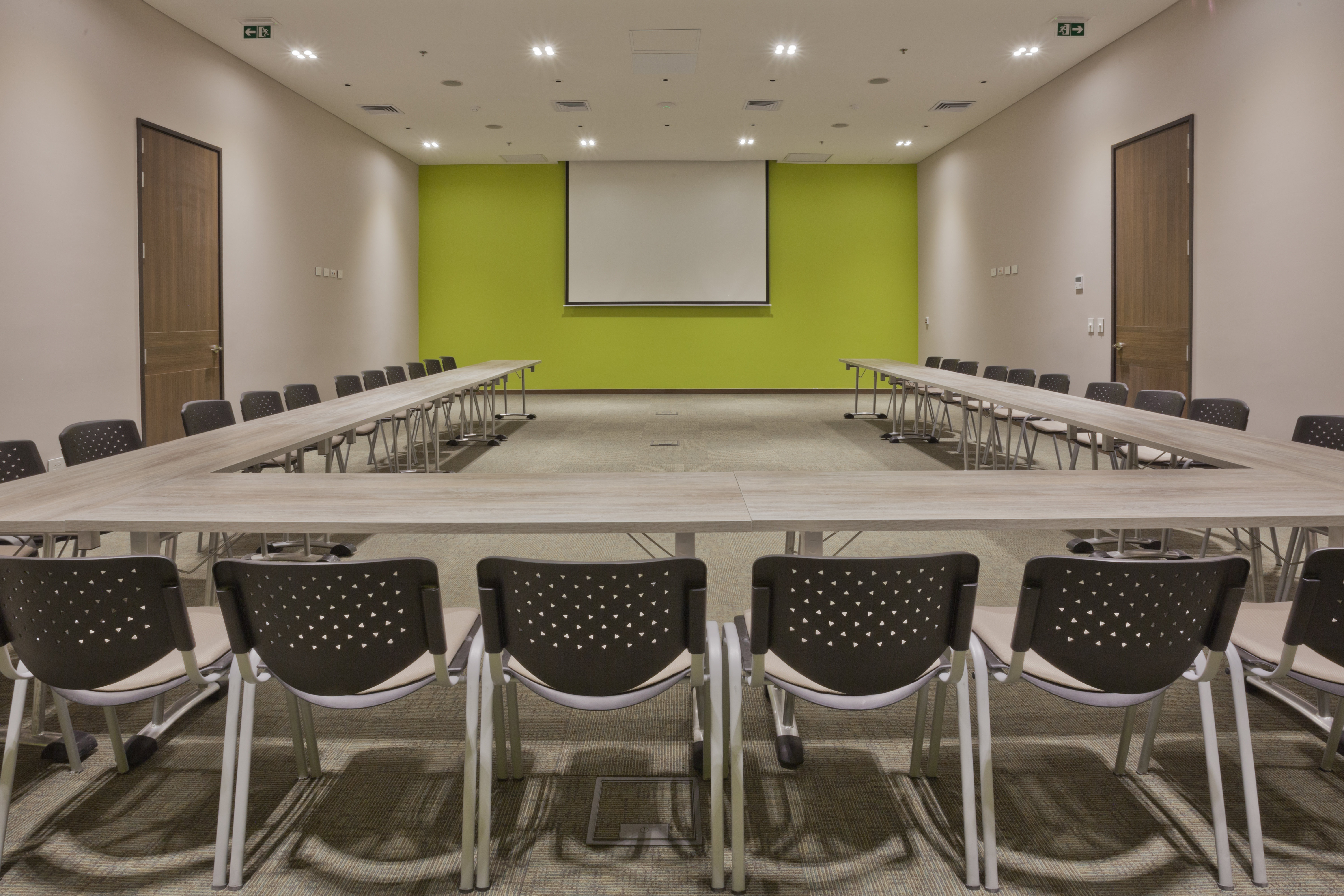 HOLIDAY INN EXPRESS YOPAL 30/33