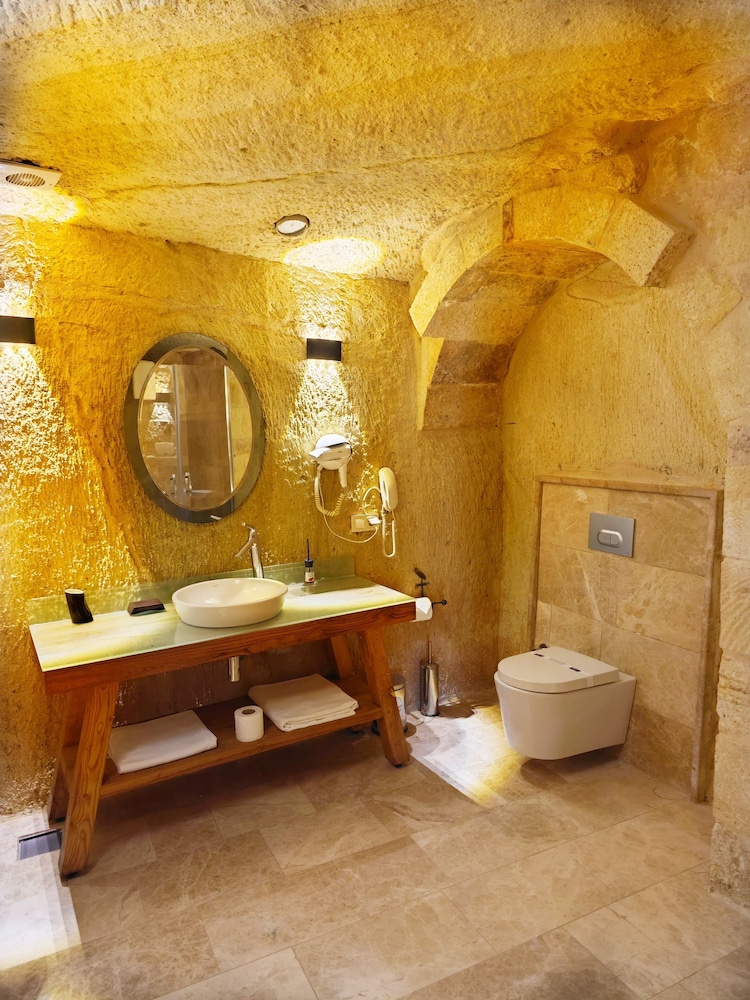 CAVE, HONEYMOON, PREMIUM, SUITE