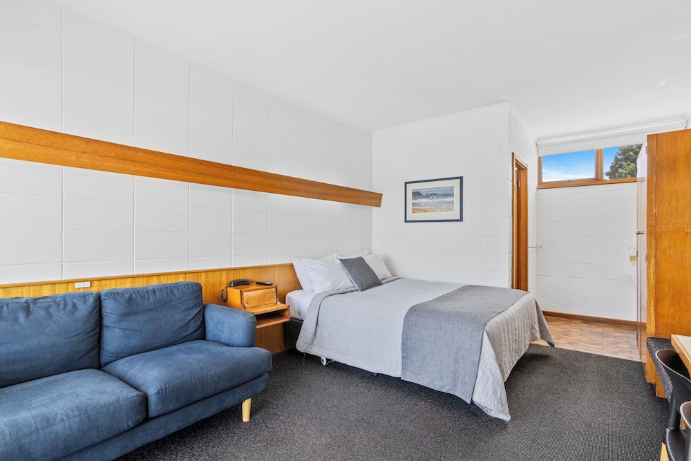 UPSTAIRS, STANDARD, QUEEN BED