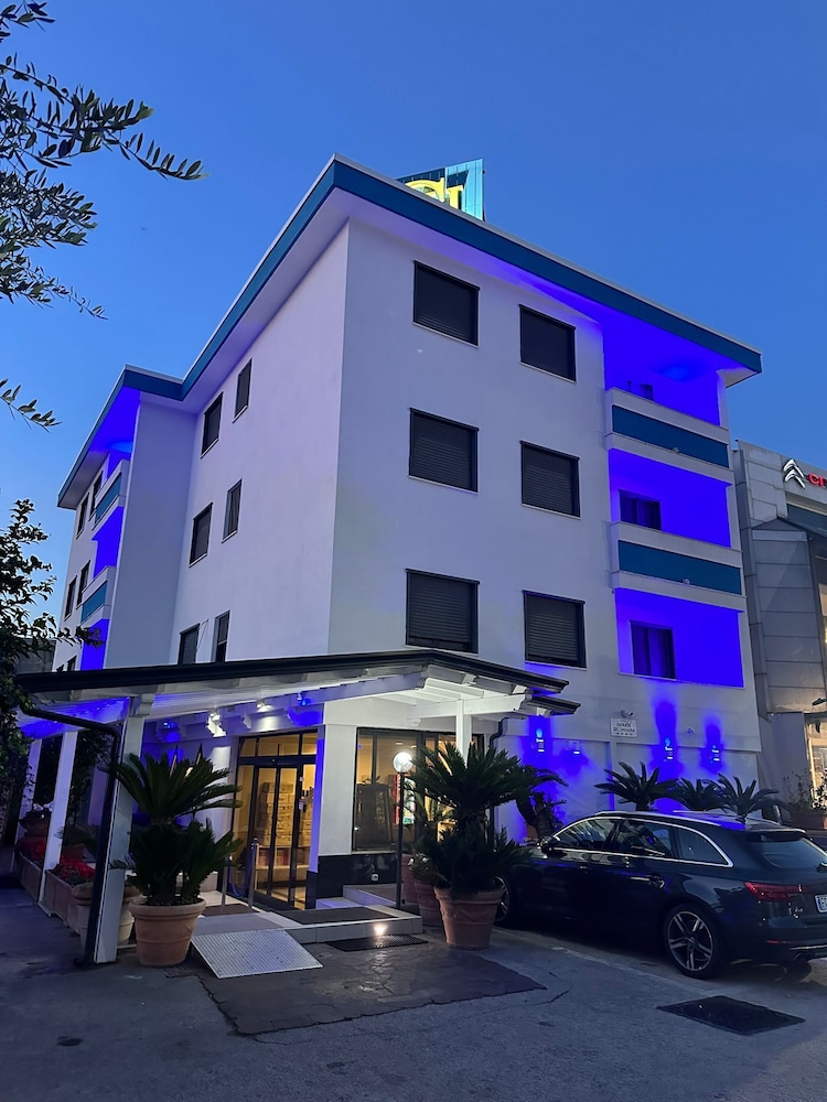 Hotel Clinton 2/35
