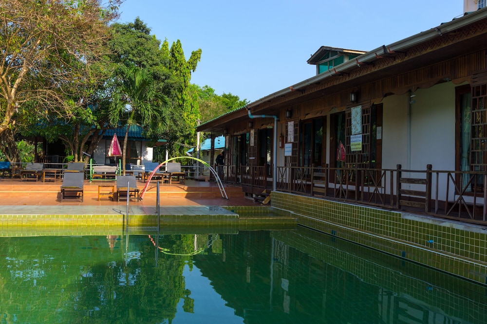Cha-Am Villa Sun Hotel 68/69