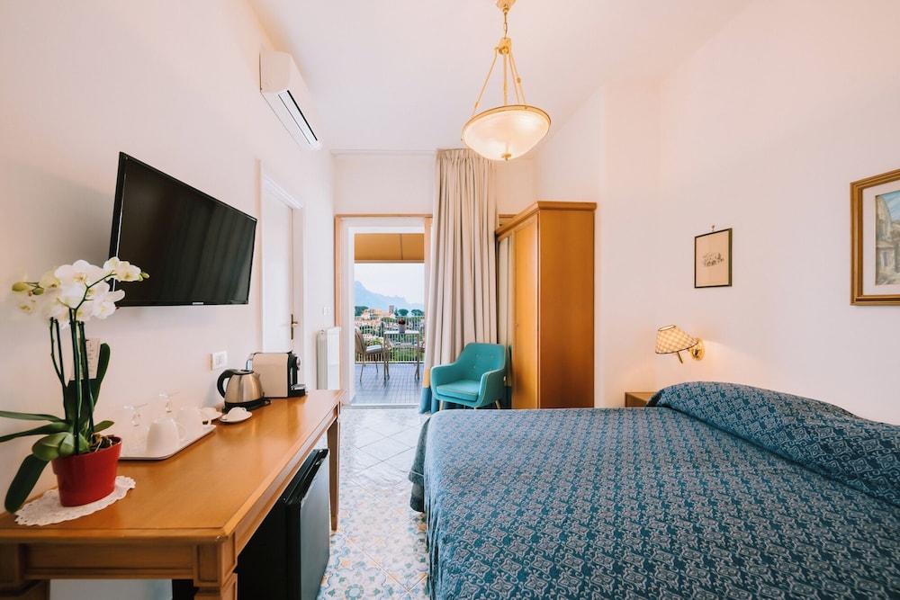 Zi'ntonio Hotel 32/50