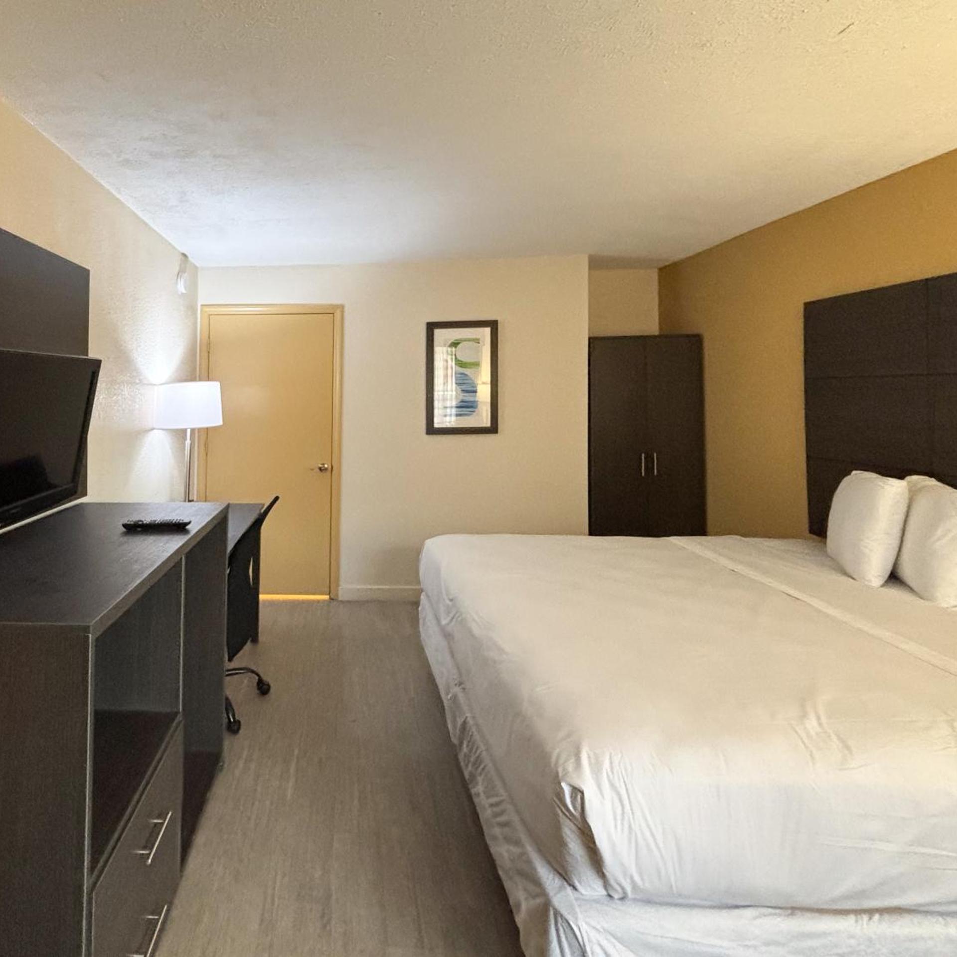 Motel6 Charlotte, NC-Northlake 24/34