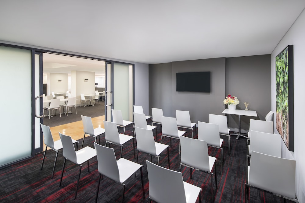 Mercure Sydney Blacktown 69/72
