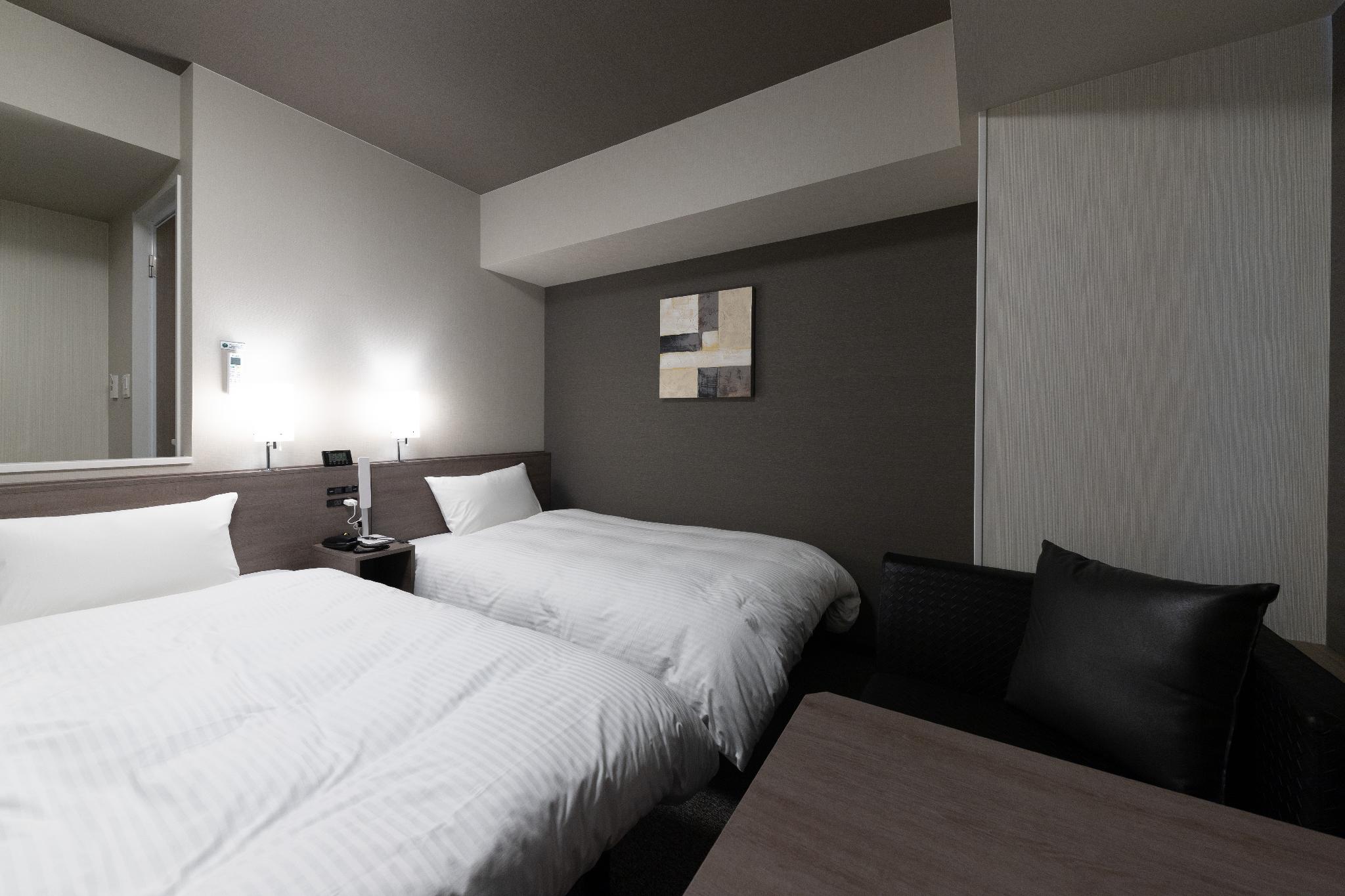 Room, Twin Beds, Electronic Cigarette Only