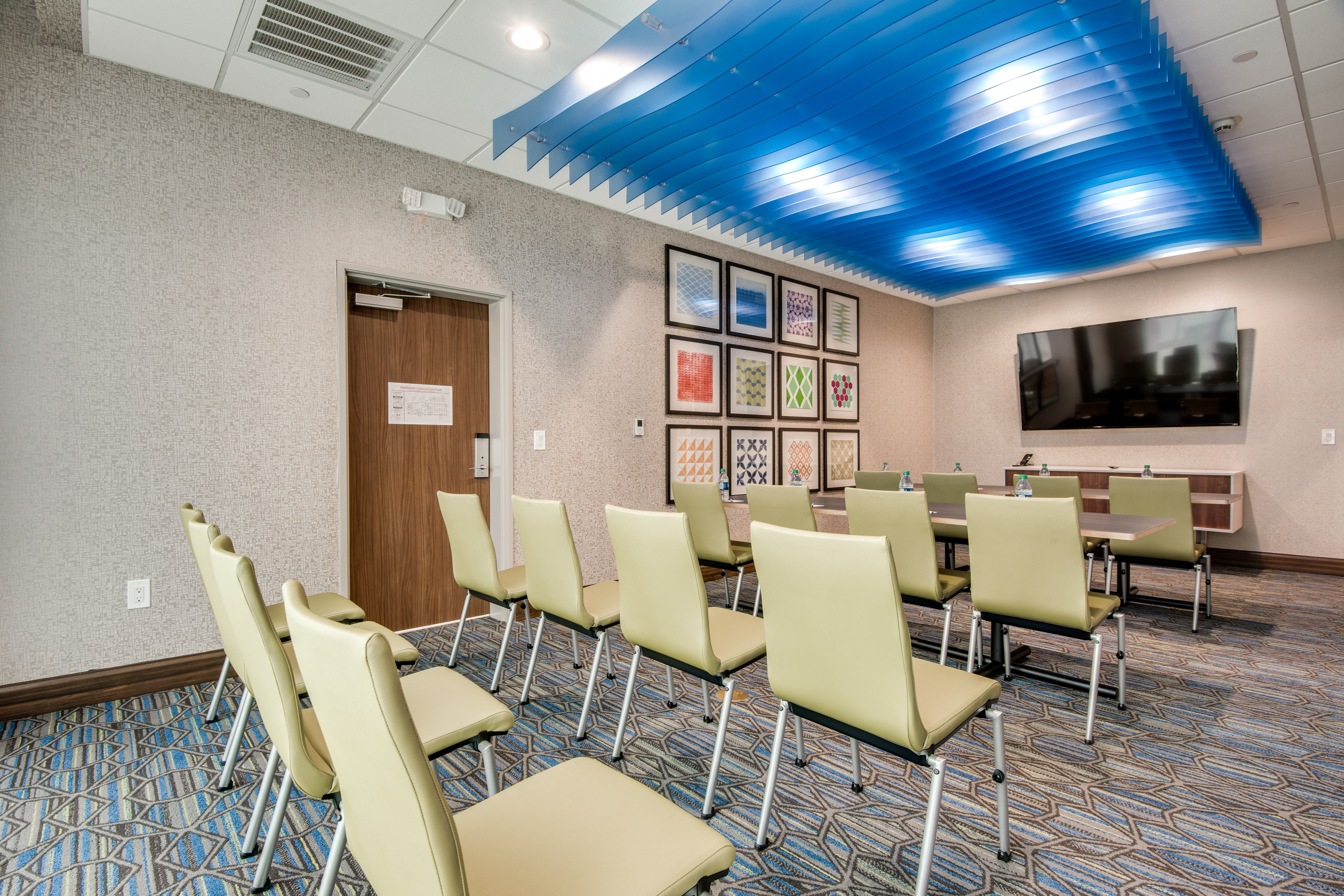 Holiday Inn Express And Suites Dallas North Addison 54/64