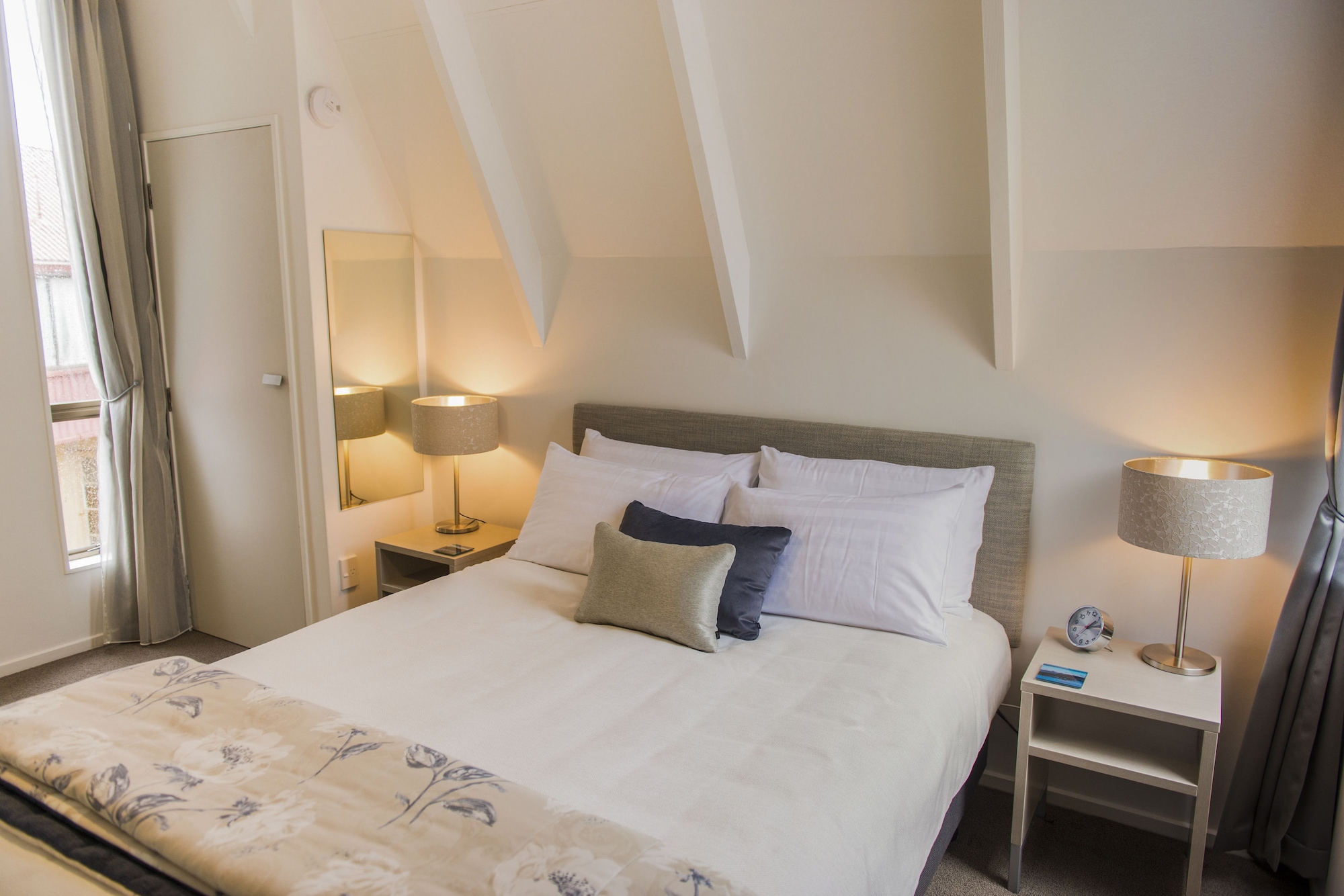 MEZZANINE, LOFT, QUEEN BED