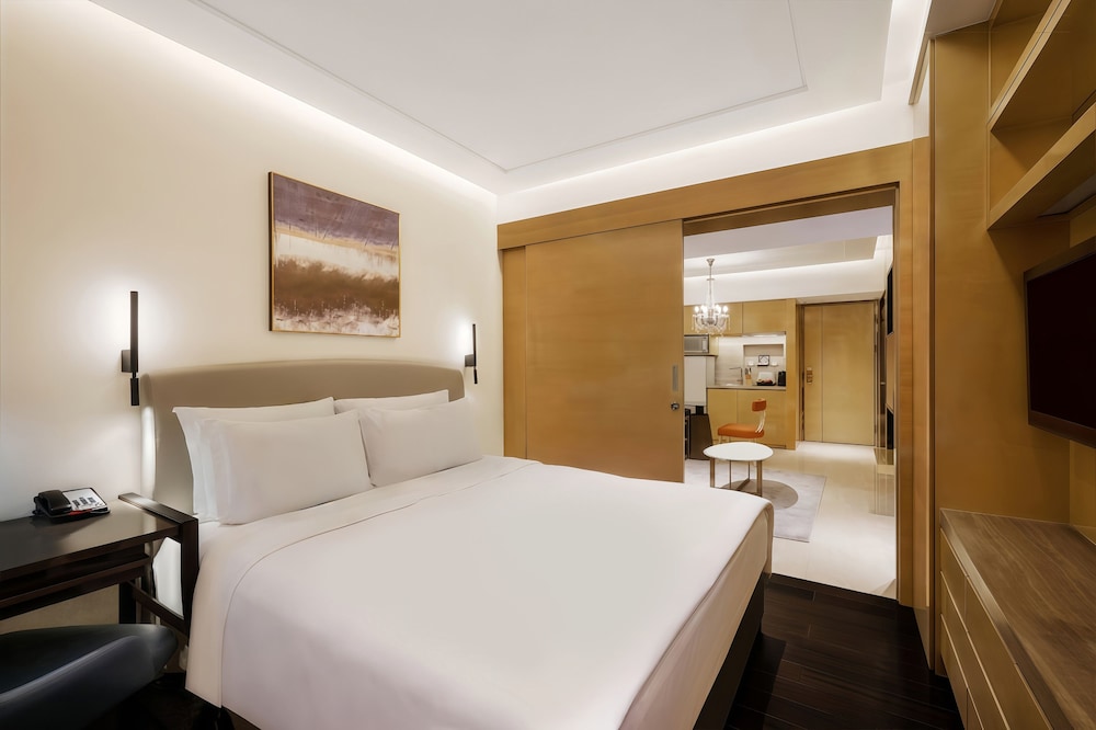 1 BEDROOM, SUITE, CITY VIEW, KITCHENETTE