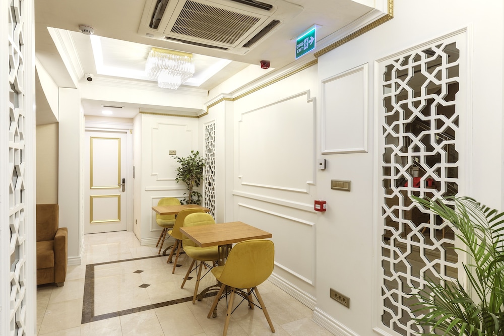 City Hall Hotel 18/37
