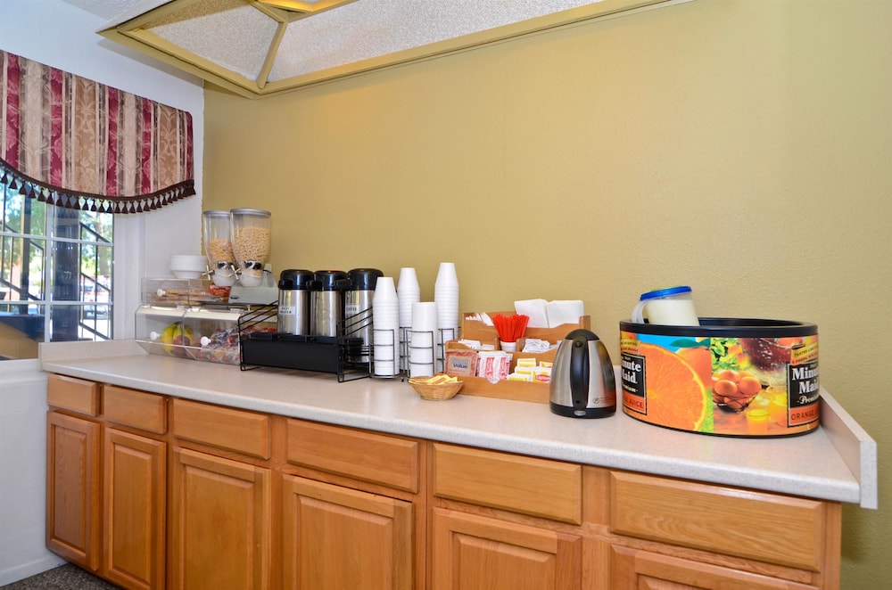 Americas Best Value Inn Chico 27/30