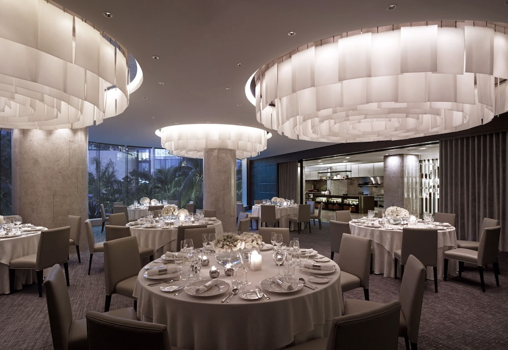 New World Makati Hotel 35/47