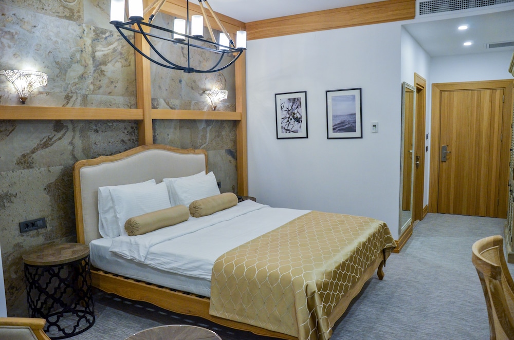 Shirvanshah Hotel 15/70