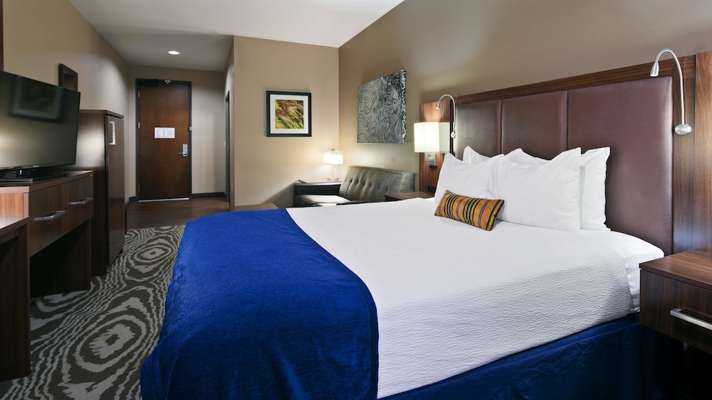 Best Western Plus Williston Hotel & Suites 21/50