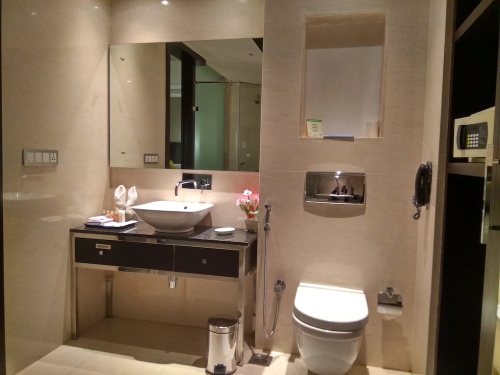 Hycinth Hotels 38/41