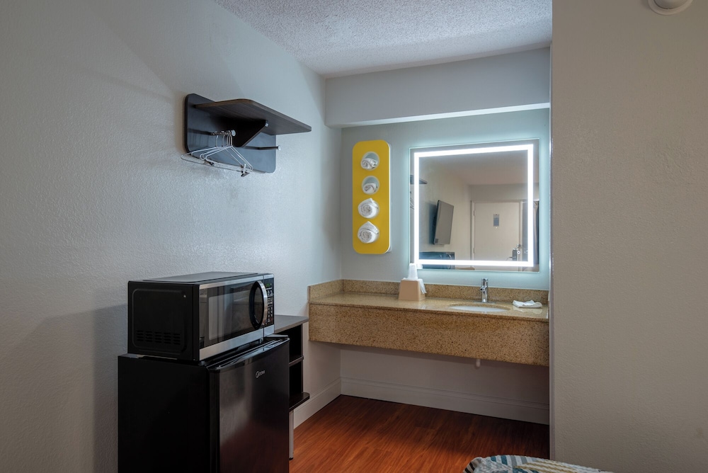 Motel6 Richmond, VA - Midlothian Turnpike 36/46