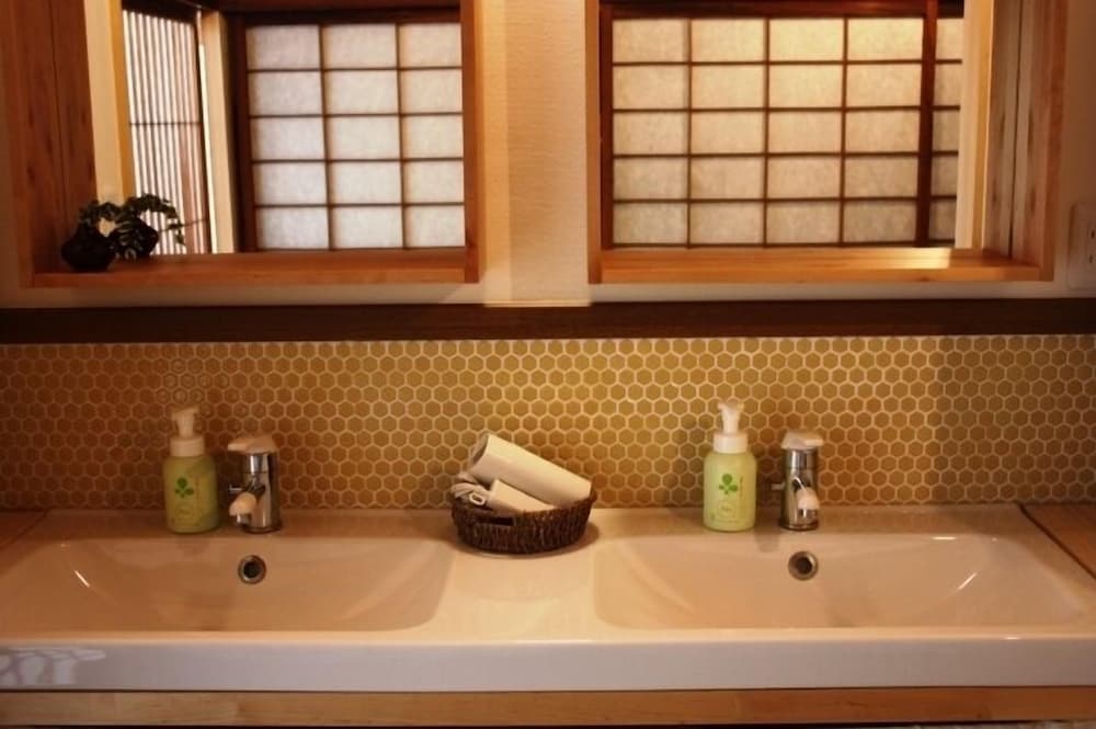 Guesthouse Tomaru 35/37