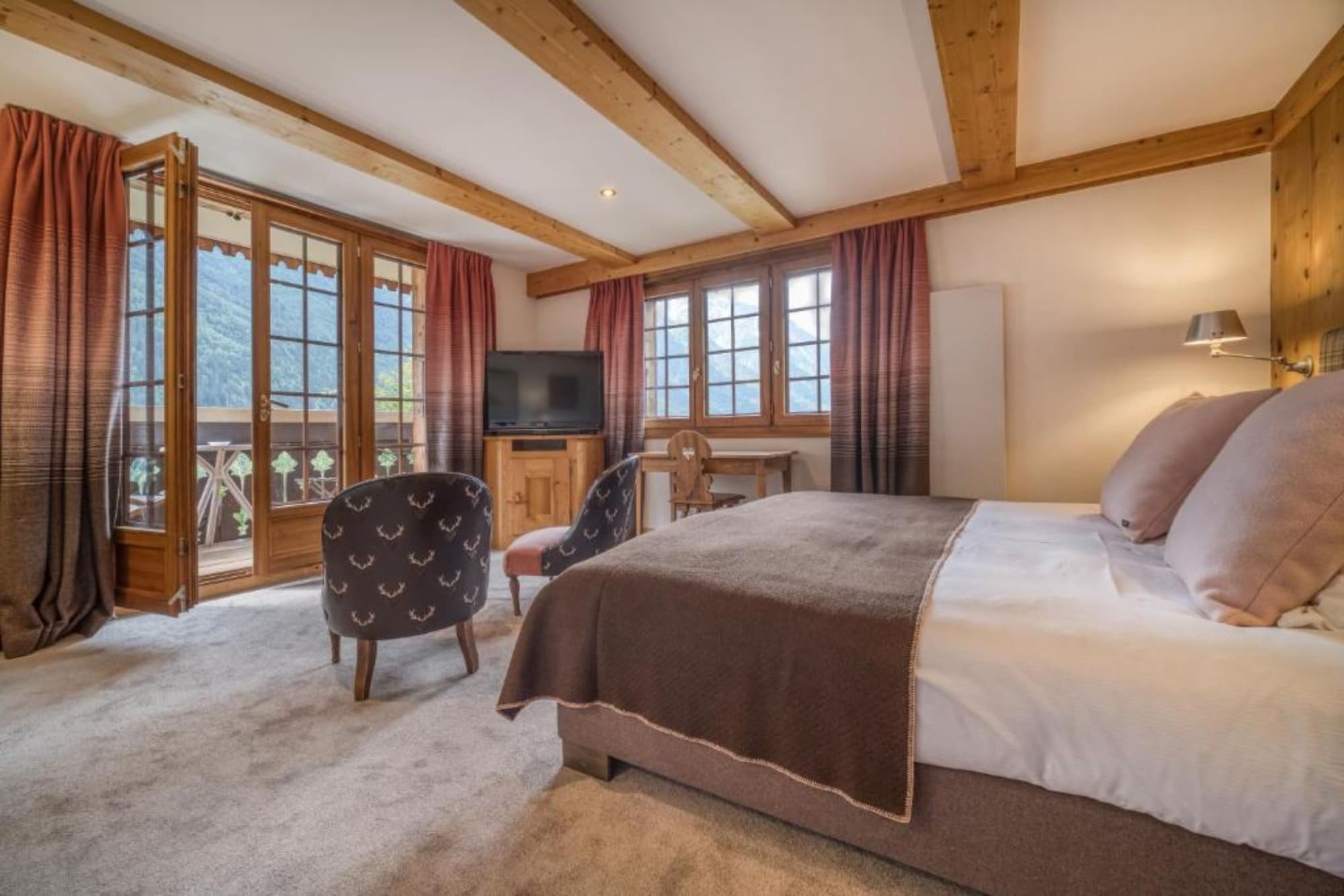 Deluxe, Double Bed