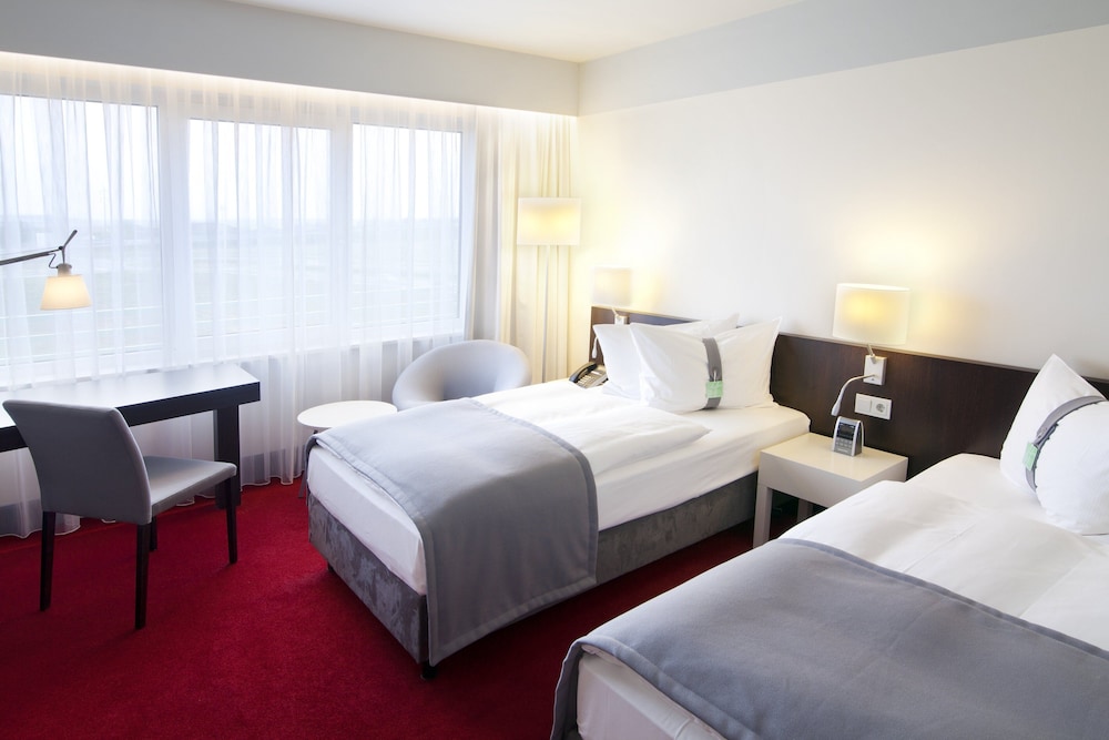 Holiday Inn Berlin Airport Conference Centre Formerly Holiday Inn Berlin International Airport 12/75
