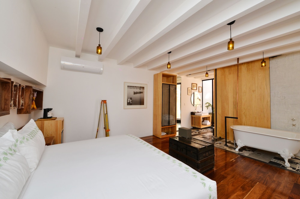 Interior, Garden, Suite, King Bed