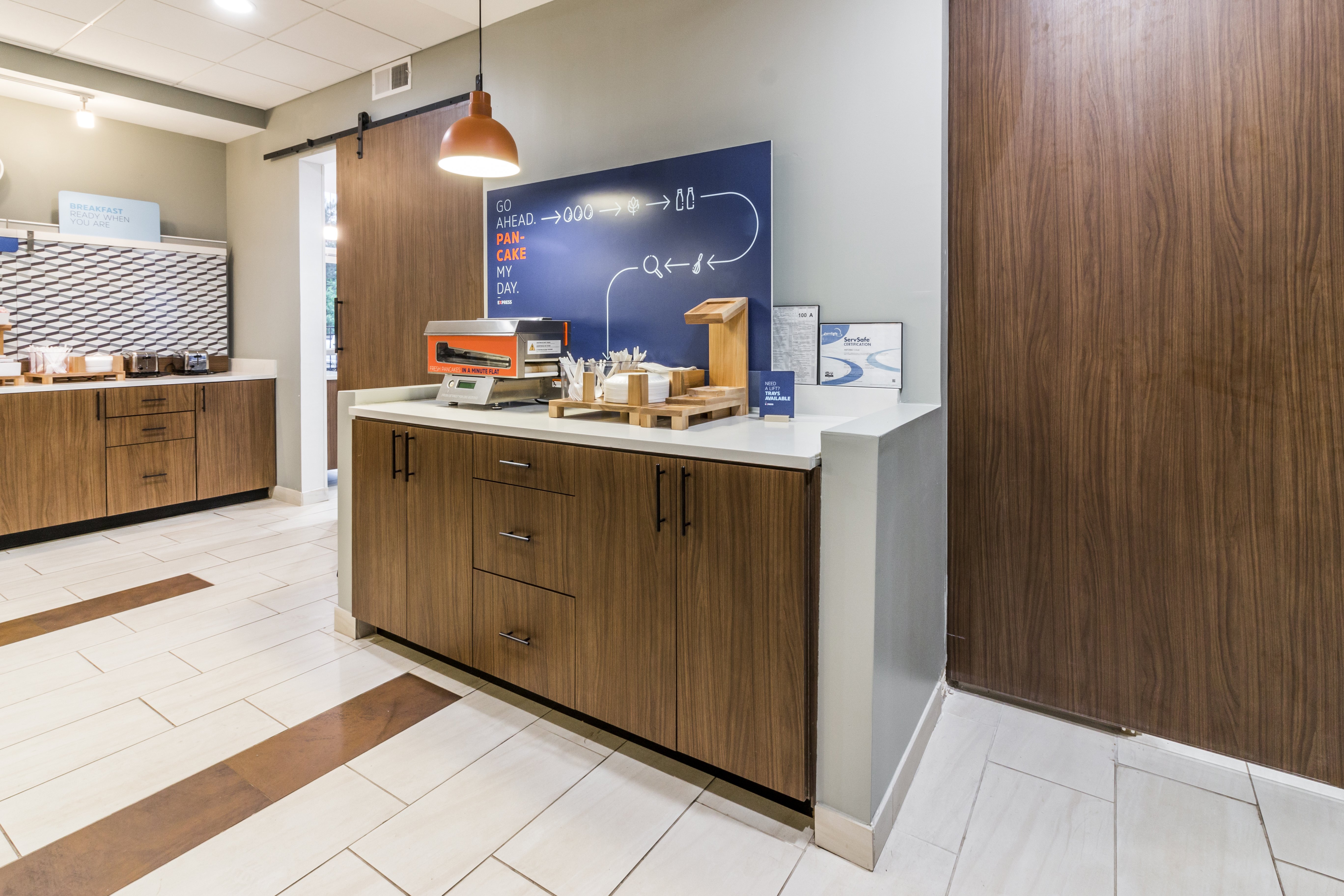 HOLIDAY INN EXPRESS VILLA RICA 7/38