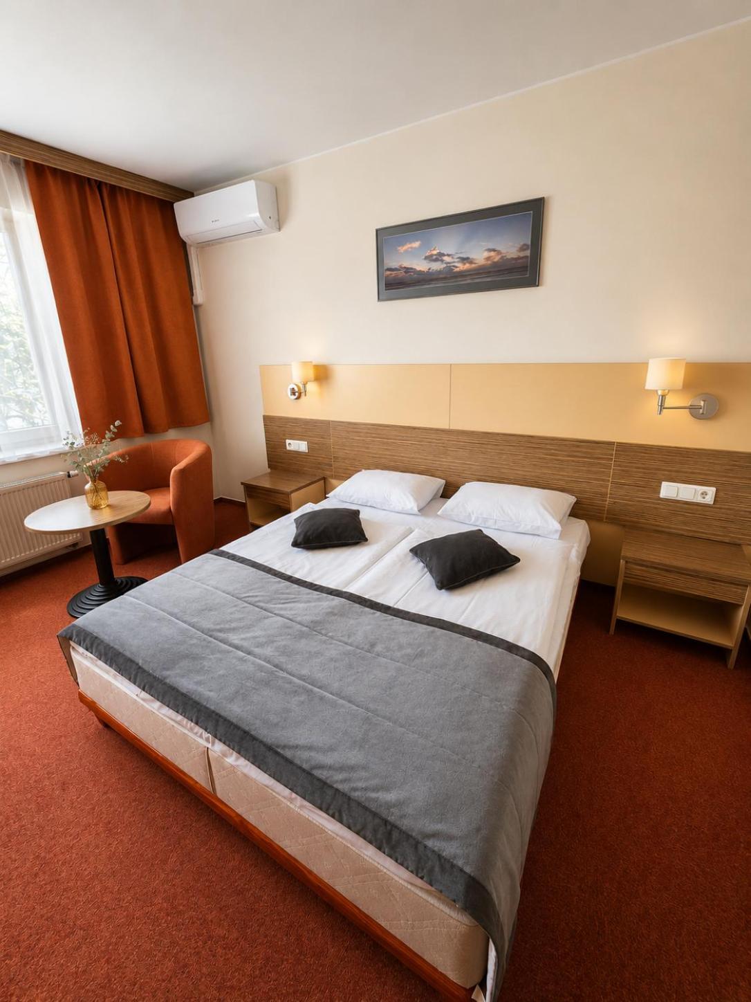 INFO HOTEL 10/50