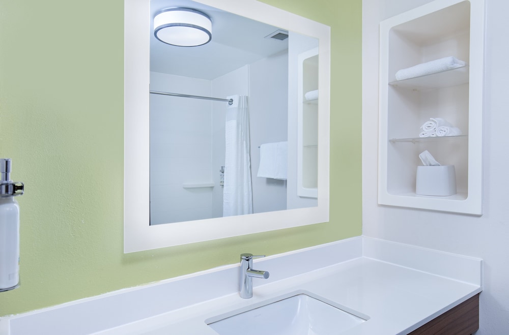 Holiday Inn Express & Suites Birmingham - Inverness 280, an IHG Hotel 73/74