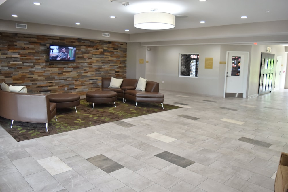 CANDLEWOOD SUITES KANSAS CITY - INDEPENDENCE 8/63