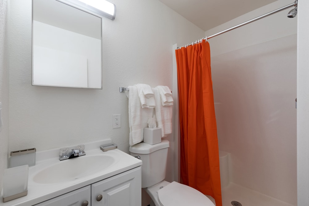 Crossland Economy Studios - Tucson - Butterfield Drive 15/20