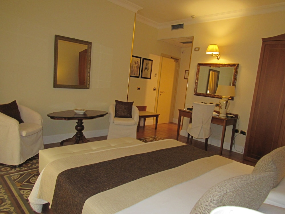 Akropolis Hotel 21/63