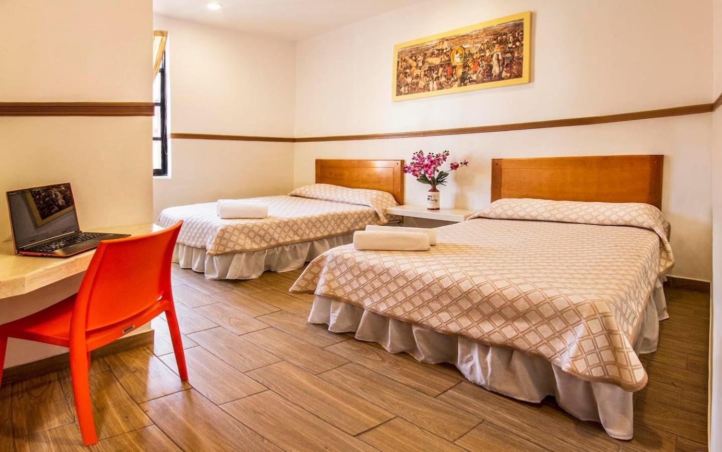 Room, Quadruple