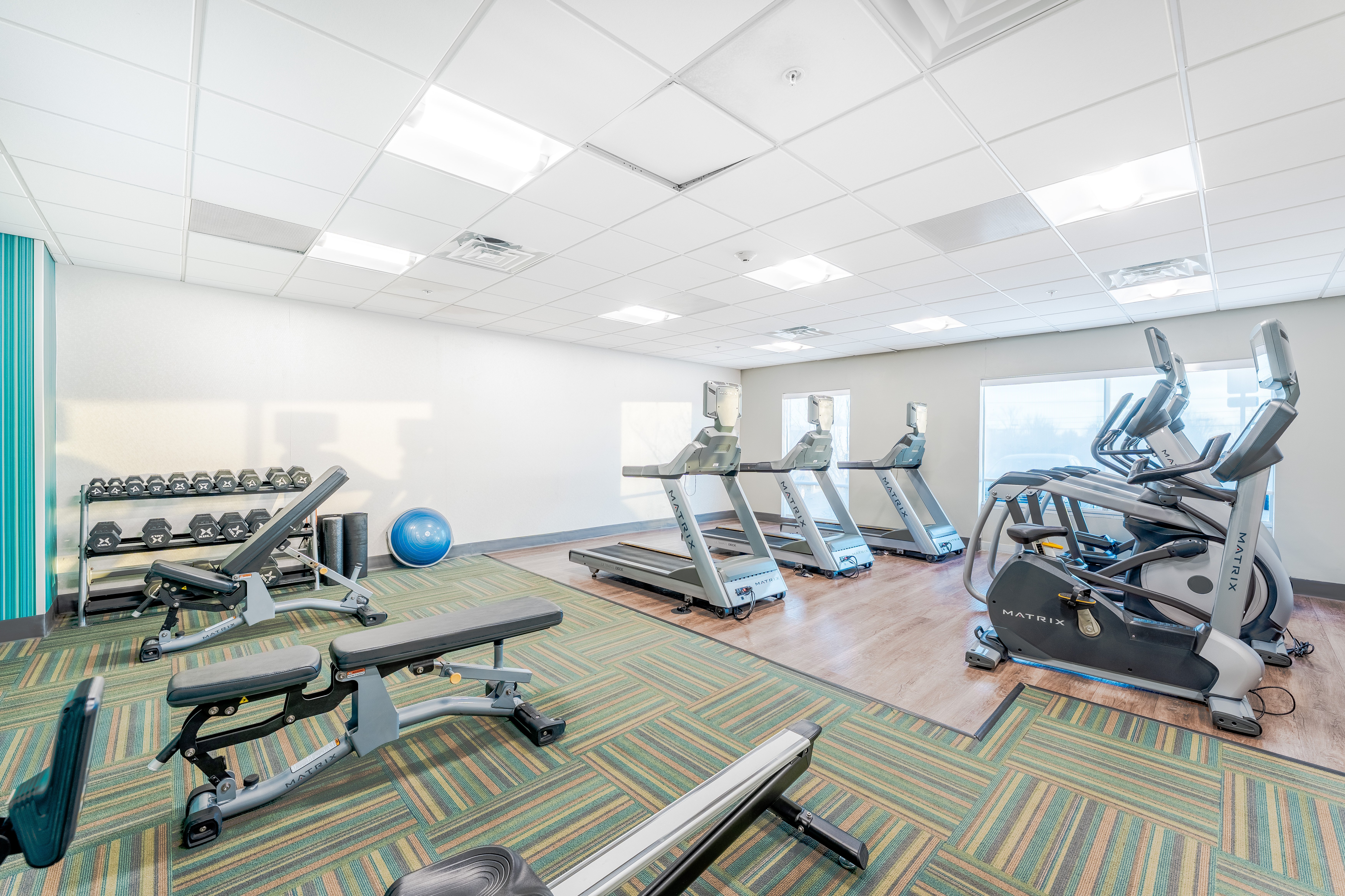 Holiday Inn Express Suites Nashville North Springfield 46/77