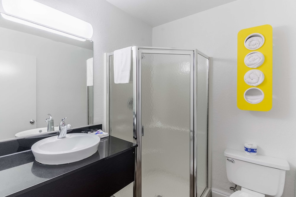 Motel6 Pensacola, FL - West 20/23