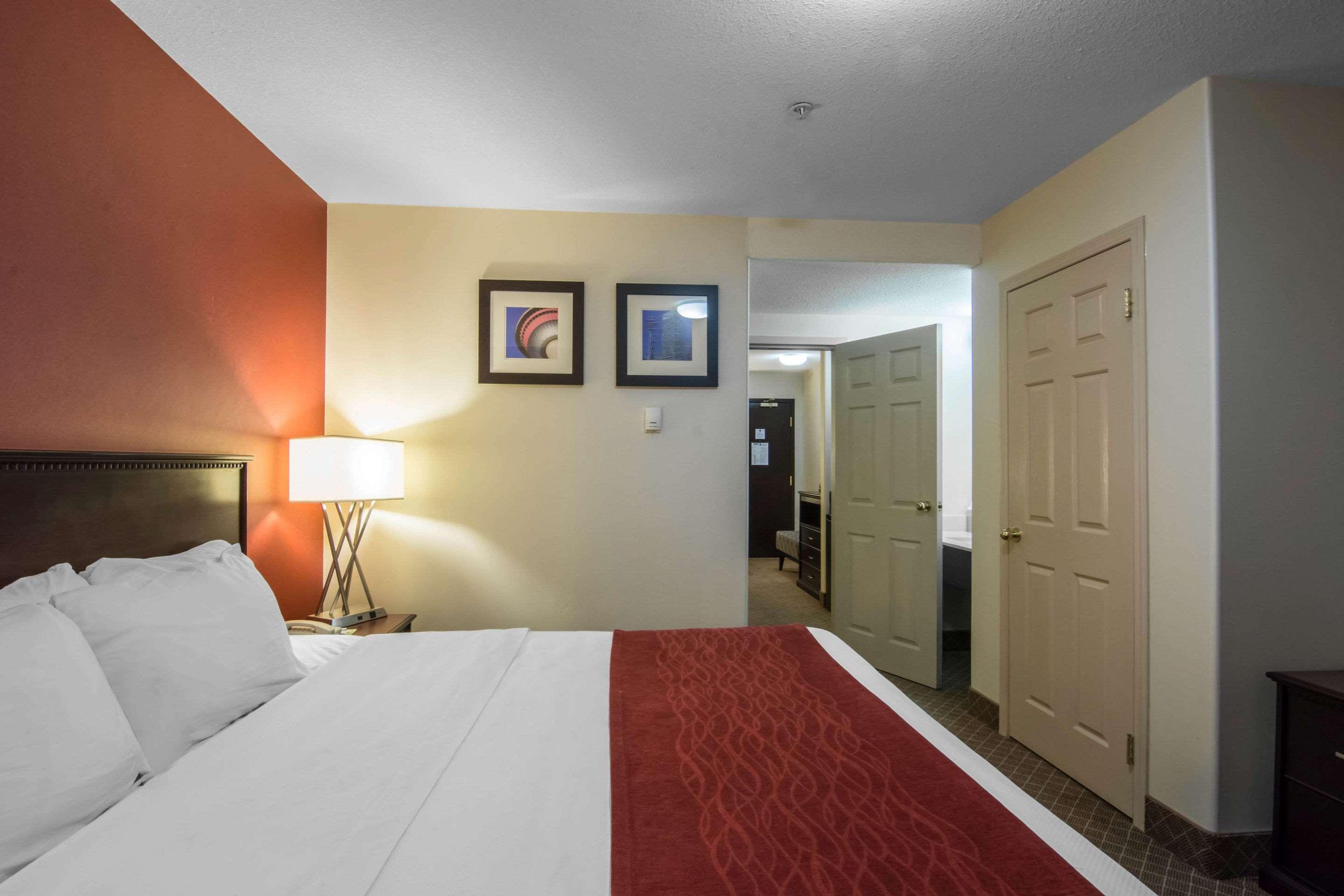 SUITE, KING BED
