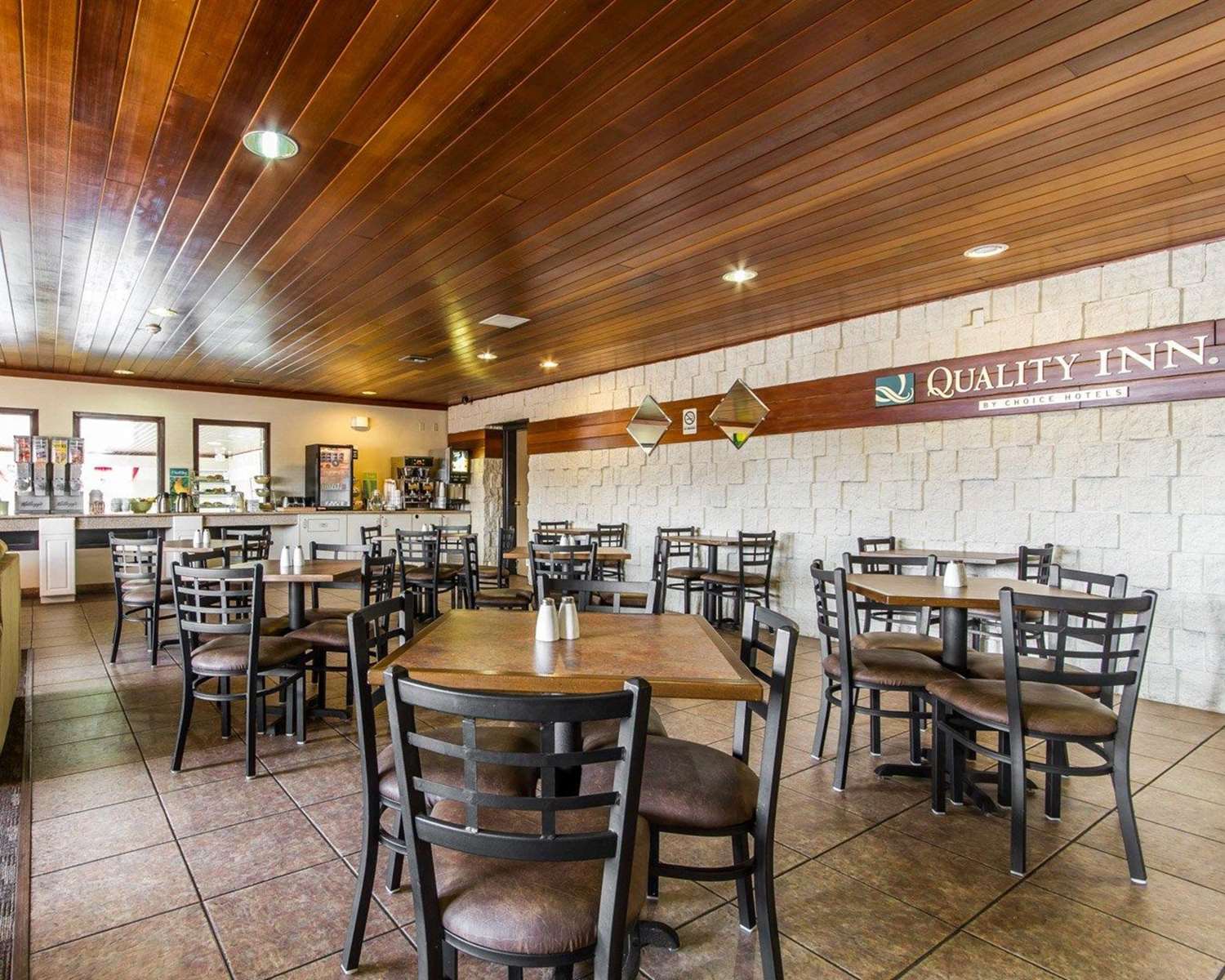 Quality Inn La Crosse North 17/24