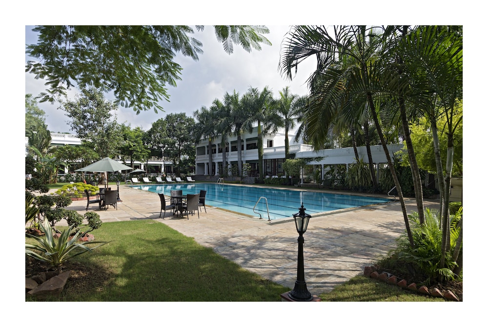 Jehan Numa Palace 24/56