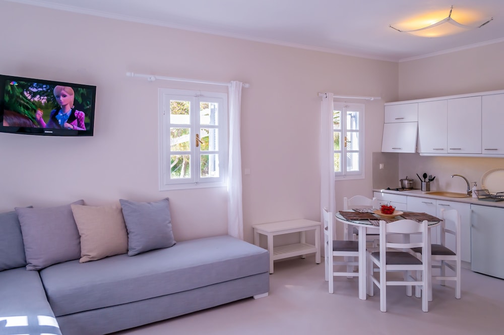 Milos Bay Suites 18/50