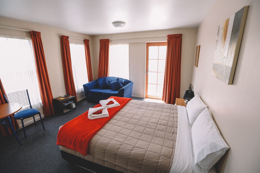 Addington Stadium Motel 9/38