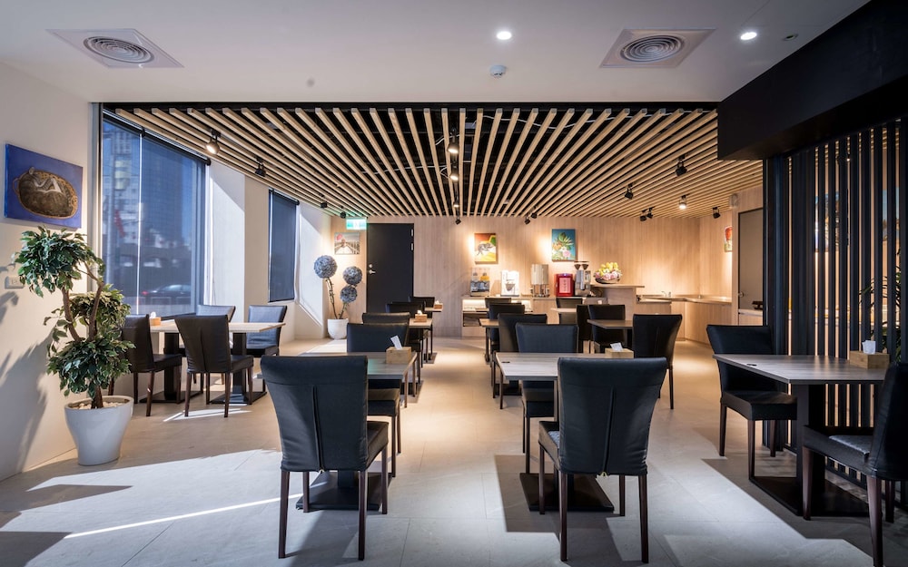 D.D Hotel 34/43