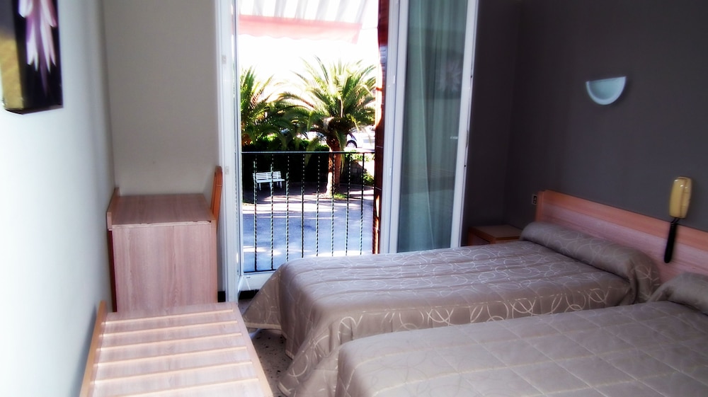Hôtel De Porticcio 24/65