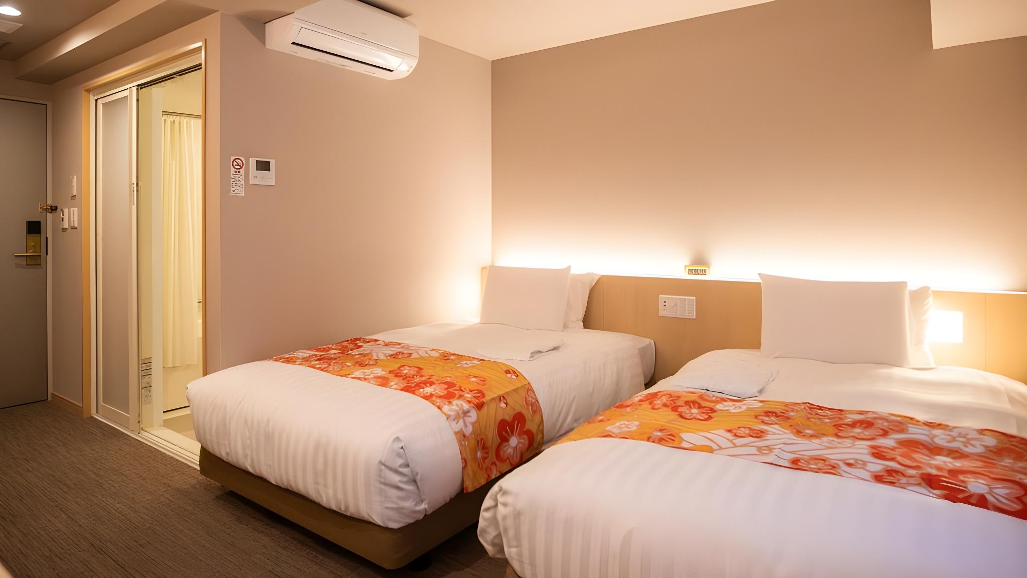 Universal, Twin Beds