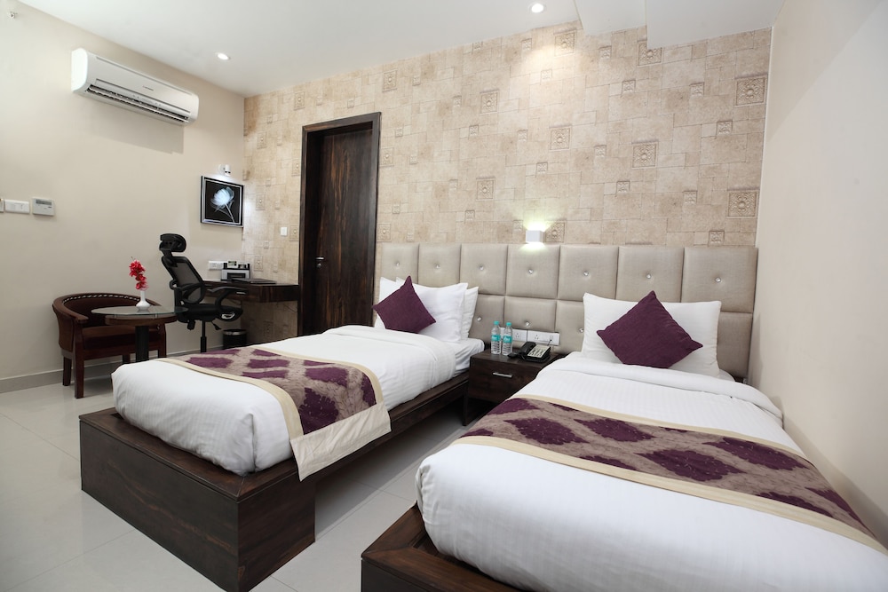 Pinnacle by Click Hotels, Lucknow 13/63