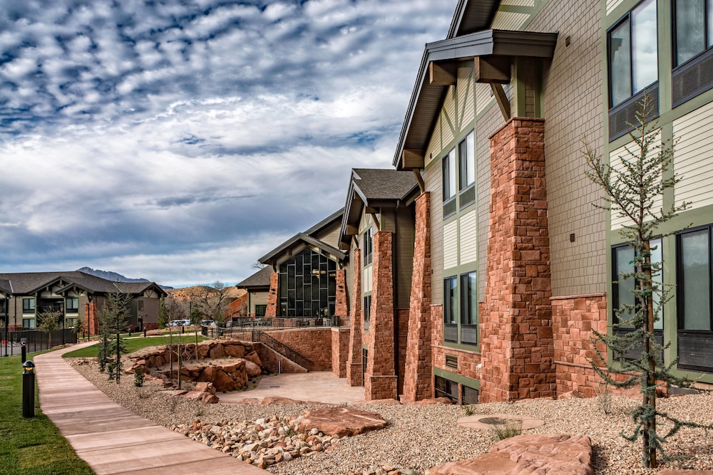 Springhill Suites Springdale Zion National Park 1/52