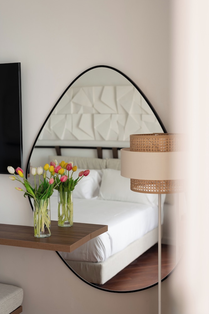 غرفة سوبيريور بسرير كوين بإطلالة على البحر بشرفة، Hotel Delfino Taranto 5/6