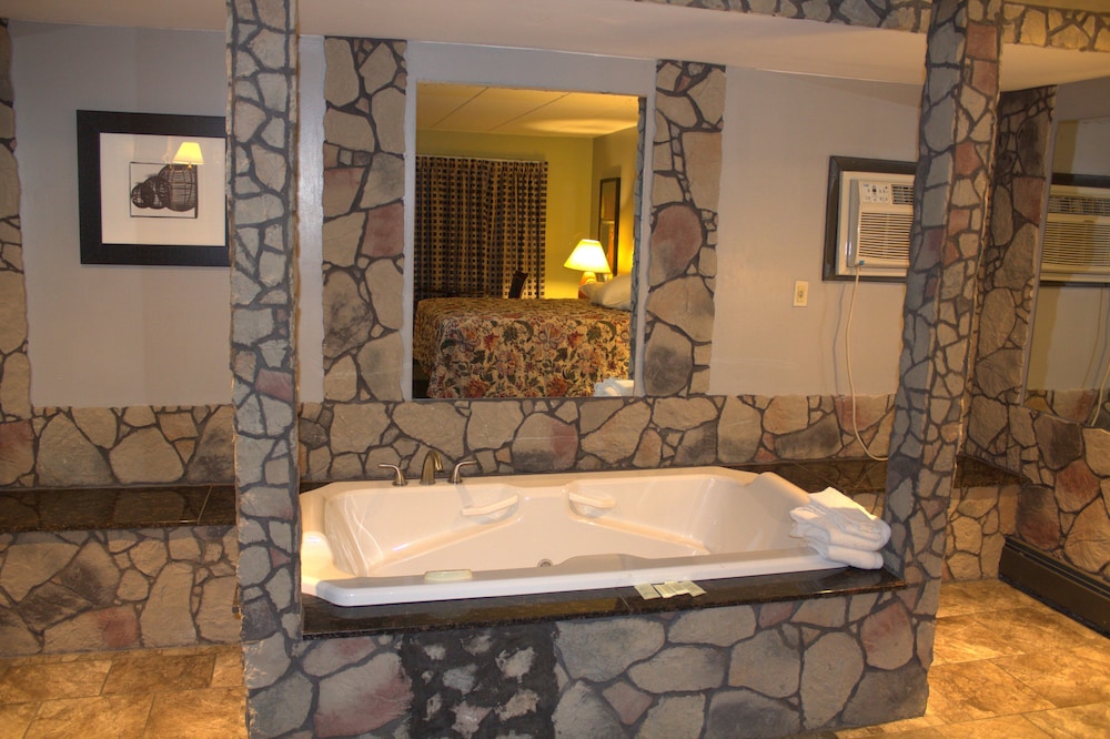 American Inn & Suites 27/28