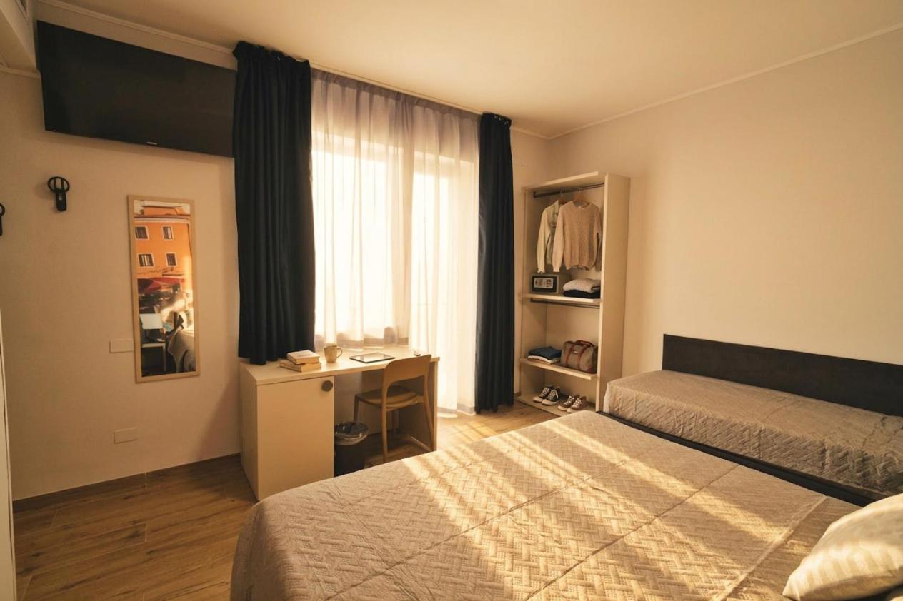 Room, Triple, Lateral Side Sea View