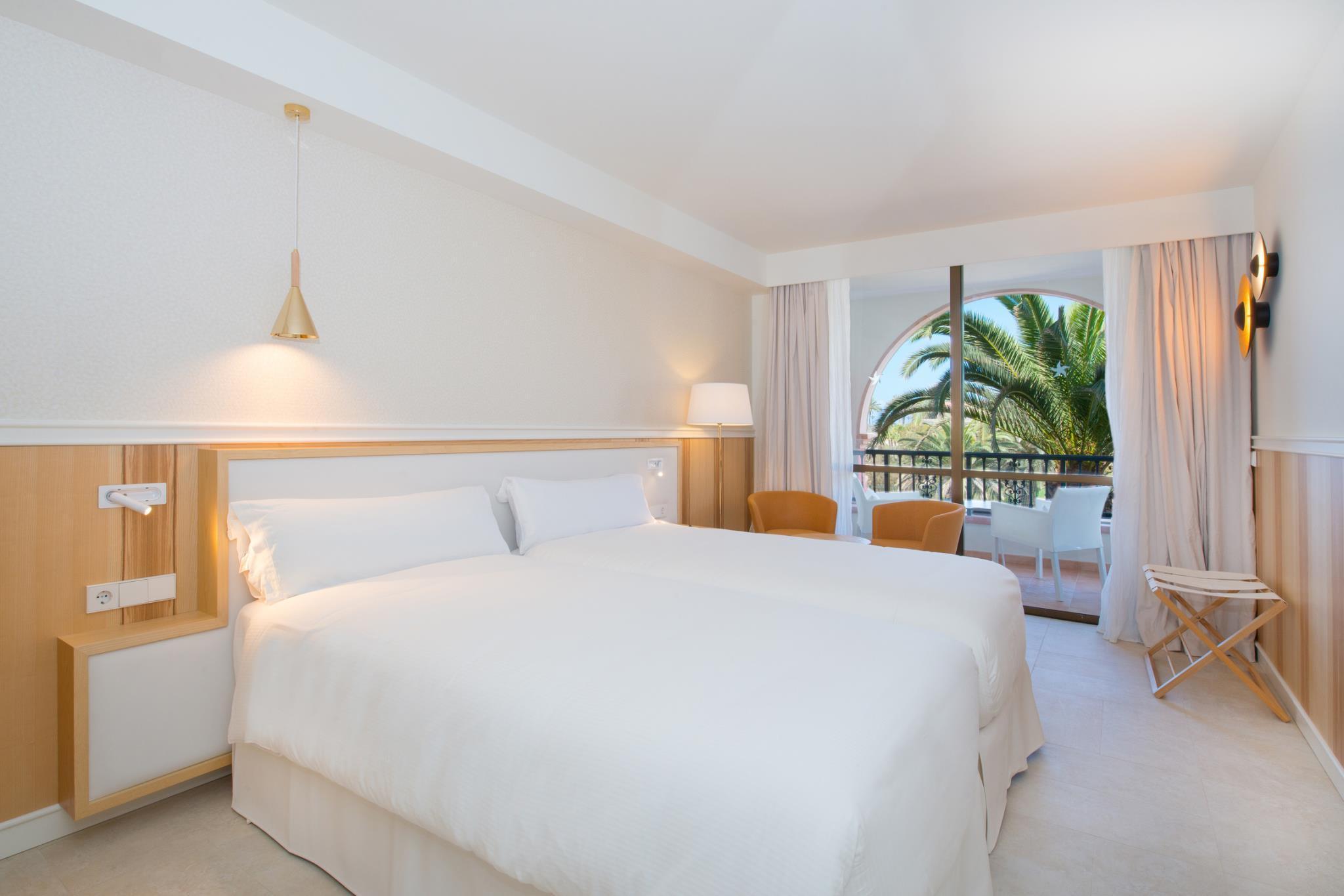 Room, Lateral Side Sea View