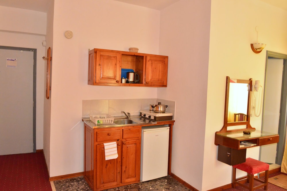 Sun City Apartments 50/50