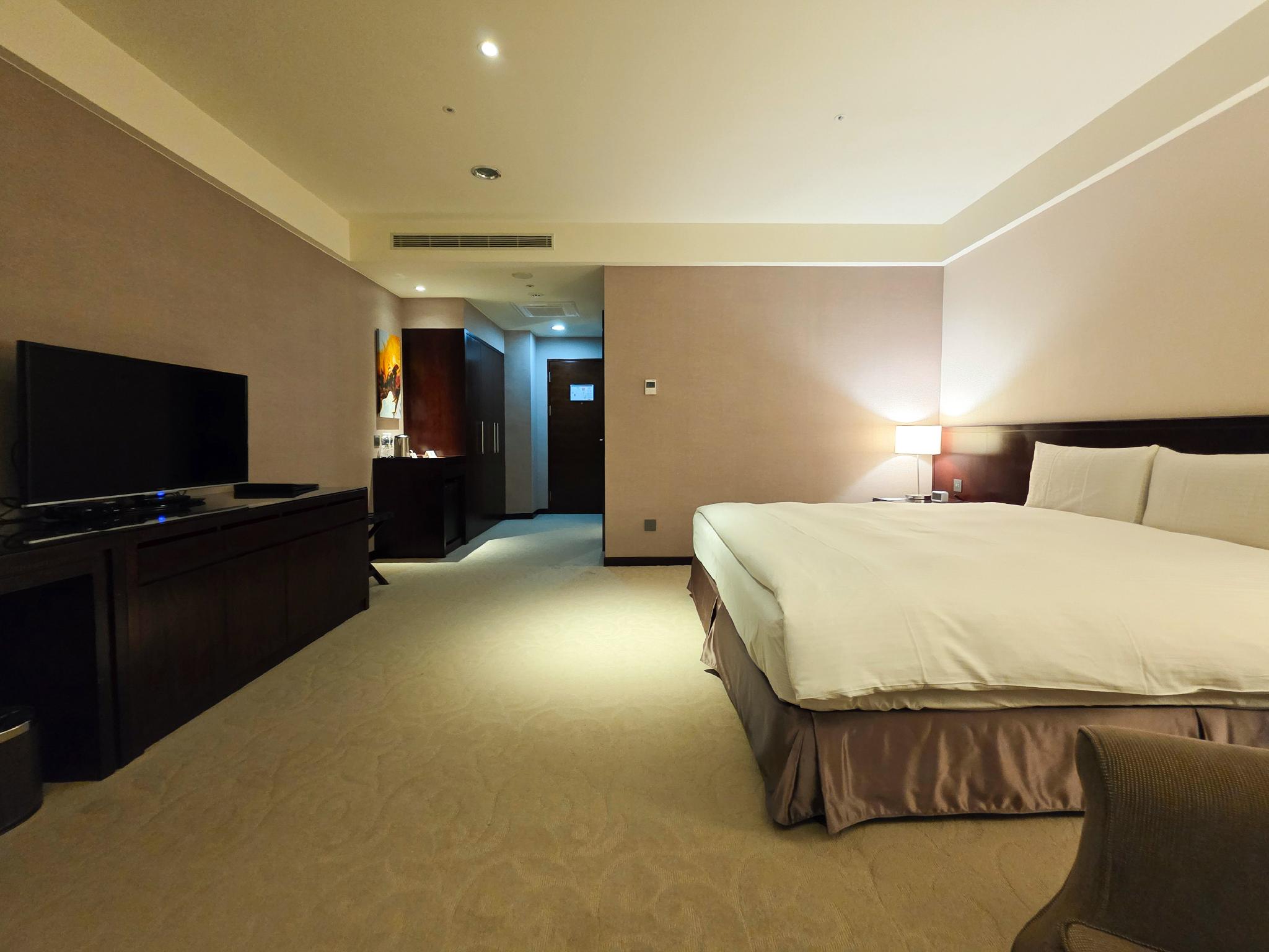 Room, Double Bed, No Window